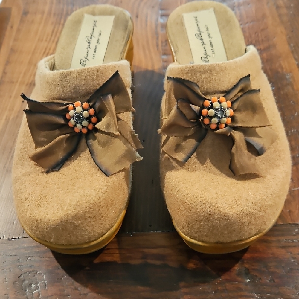 RAPUNZEL WOOL CLOGS WITH BOWS